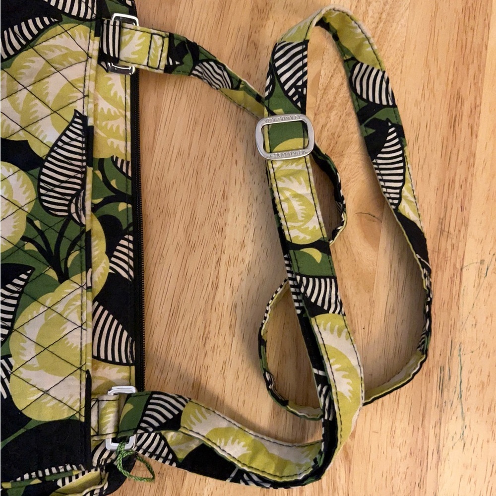 NWT- Vera Bradley Tablet Hipster crossbody bag in the "La Neon Rose" pattern. - Picture 14 of 15
